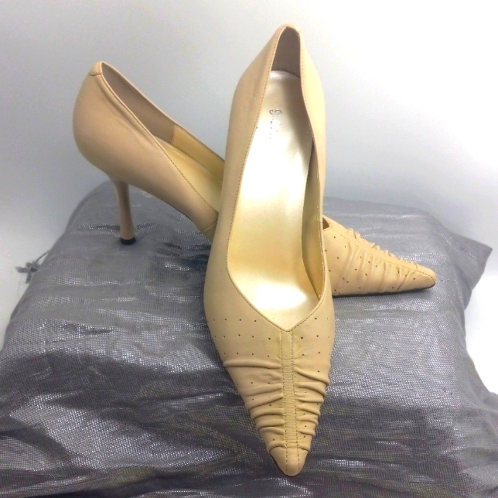 LEATHER HEELS 👠